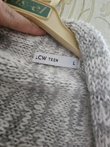 usaq herbi geyimleri: Hem kardiqan hem şal kimi.lcw alinib. ela veziyyetde S M olcu 3 — 3