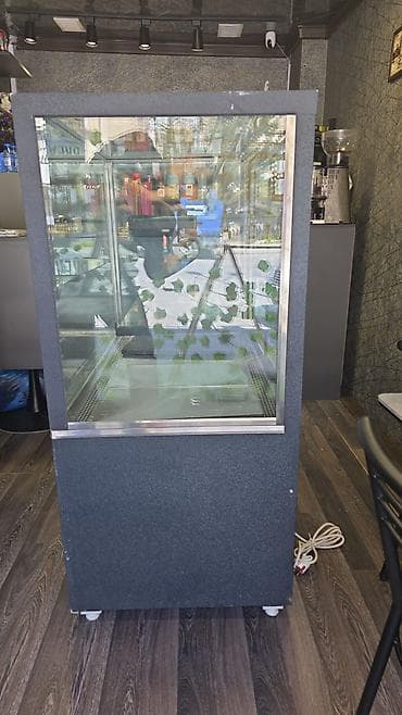 Soyuducu vitrini satılır. - Qiymət: 850 AZN - Ölçü: En – 1.11 m