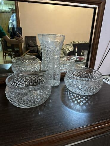 Pərdə və jalüzlər: Kəsimli kristal dəst - Dəst tərkibi: 1 ədəd hündür güldan + 2 ədəd — 4