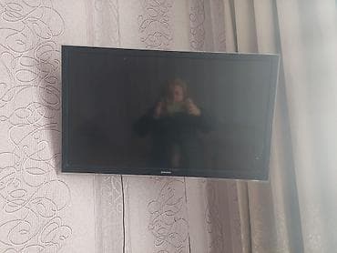 TV SAMSUNG SMART 82 ekran.arxasinin demiride verilecek.cox az işlənib