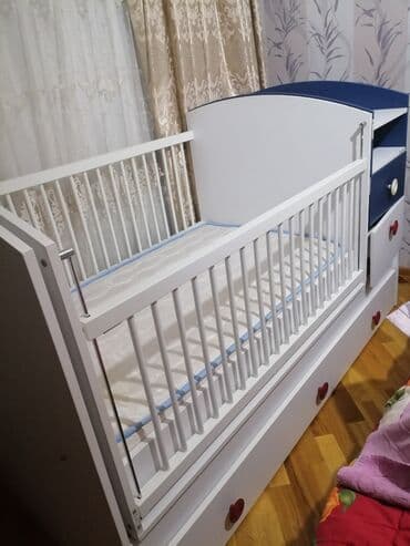 oğlan tortu: Oğlan və qız üçün, İşlənmiş, Dördbucaq, Beşik, Matras ilə, Yellənmə mexanizmsiz — 2