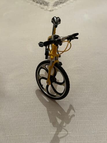 sədərəkdə velosipedlər: Dəmir modelka velosiped oyuncağı satılır. Təzədir.Əsl velosipedin tam — 9