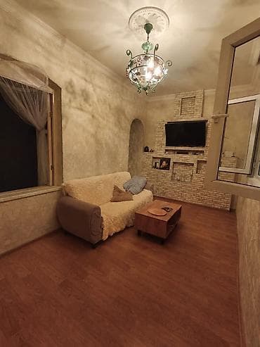 sumqayıtda ucuz evler: Satılır 3 otaqlı köhnə tikili 100 m², 20-ci sahə q. Tecili Satılır 2 — 7
