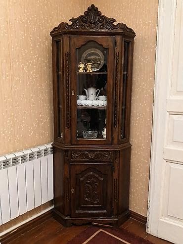 Şüşəli dolab vitrini