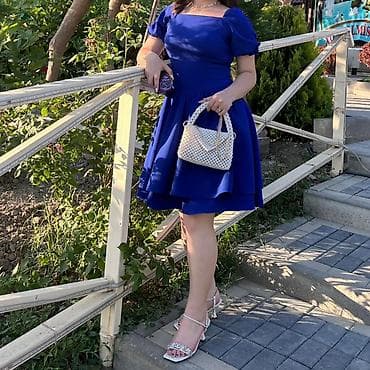 toy donları: Mavi qısa ziyafət donu - Rəng: parlaq kobalt-mavi - Dizayn: kvadrat — 1