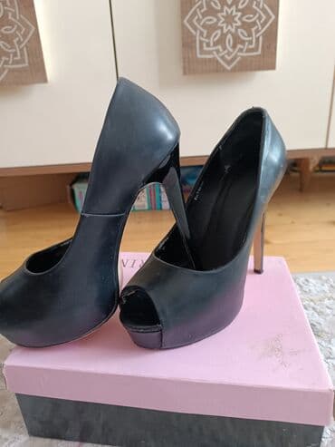 туфли новая не одевала не разу: Туфли, Размер: 39, цвет - Черный, Б/у — 2