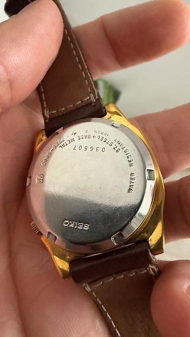 elektiron saat: 1980-ci illərin orjinal yapon saatı. Sapfir şüşə. Qolda enerji yığır — 4