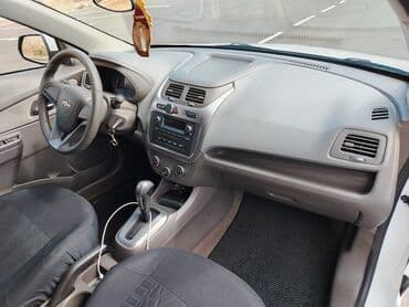 mersedes c 230: Ağ rəngdə Chevrolet Cobalt avtomobili. Salonda oturacaqlar üçün — 5