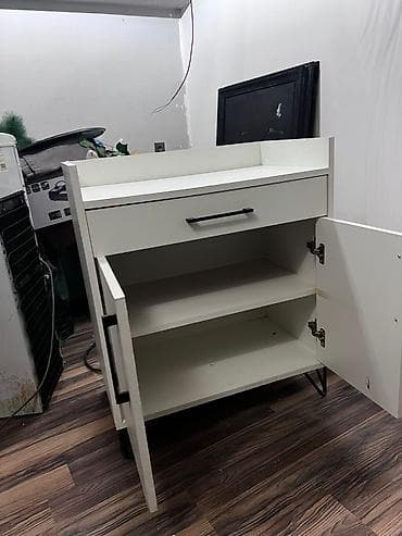 Restoran ucun Steyşn 130 azn hər tərəfi Laminatdır teze kimidir.Unvan — 4