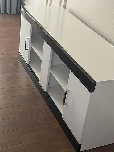 kompüter masa: Qonaq otağı üçün mebel dəsti - Rəng: ağ korpus, qara dekorativ — 2
