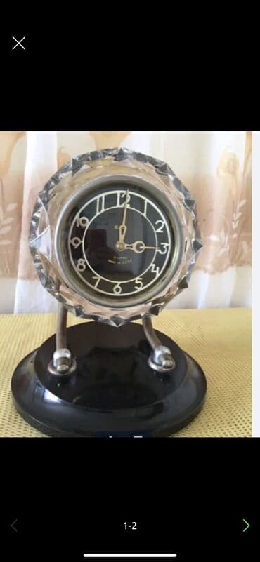 Qedimi xrustal mexanika saati isleyir