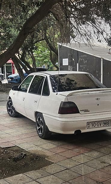 daevo neksiya: Daewoo Nexia: 1.6 l | 1996 il Sedan — 1