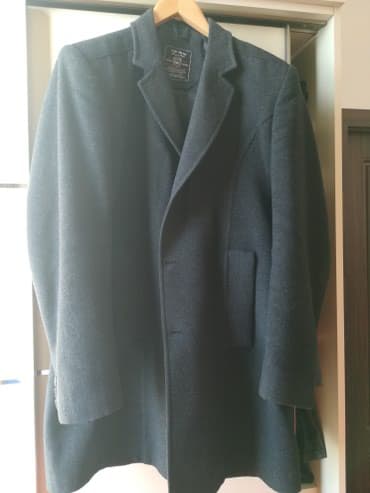 Yaxşı vəziyyətdə palto kapsonkali zamokla açılıb bağlanır. 180 manata