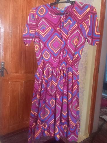 Rəngarəng naxışlı qadın donu - Üst hissədə dairəvi yaxa, ön hissədə