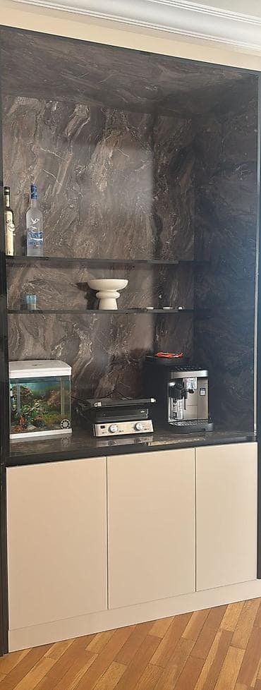 Kofe bar tecılı satılır mdf matrealdı cox baha yıgılıb 450 man eni 120