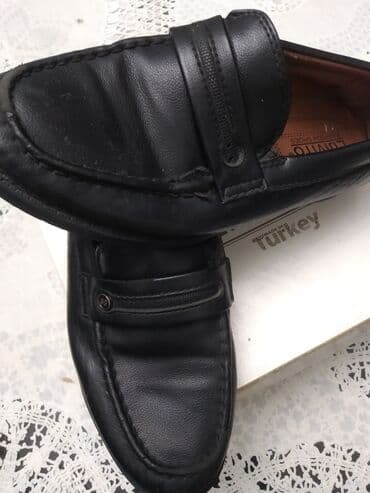 32 razmer: Makasinlər qara rəngdə .Hər biri 9man.32,31və27 razmerlər — 7