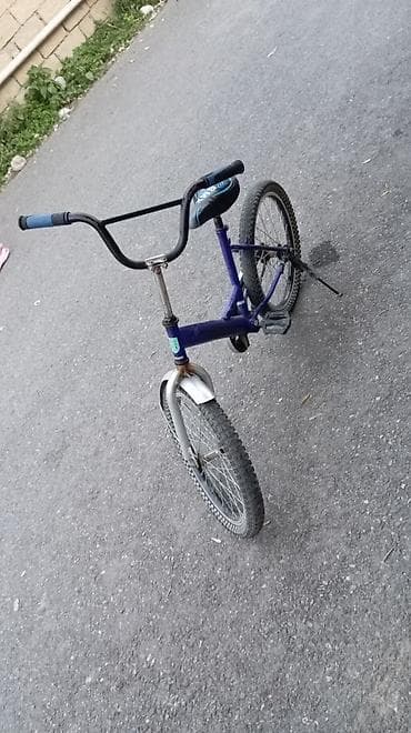 Uşaq/BMX tərzli velosiped - Rəng: tünd mavi gövdə, metal rəngli ön — 1