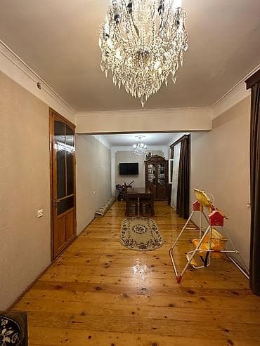 Mənzillər: 210 kv. m, 5 otaqlı — 9