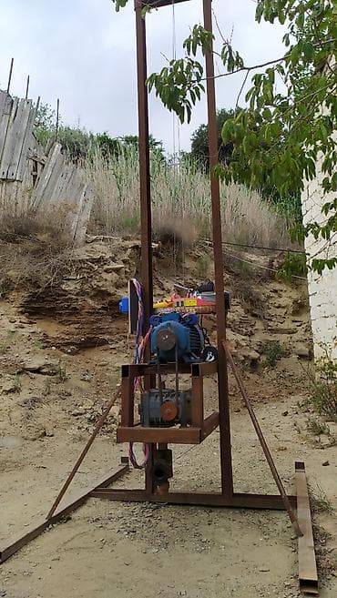 Su quyusu (artezian) qazmaq üçün qurğu. 0 faza 220W ilə işləyir. 30 — 4