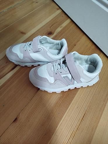 ayaggabı: Uşaq idman ayaqqabısı yaxşı vəziyyətdədir.33 razmer.unvan Razin - — 5