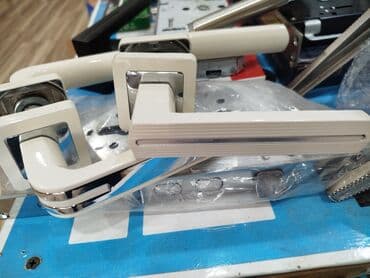 Qapı tutacağı dəsti - Material: metal korpus, möhkəm mexanizm -