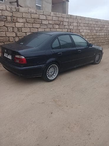 fara 210: BMW 5 Series sedan (E39 kuzov) - Kuzov: sedan, qara rəng - Nömrə — 3