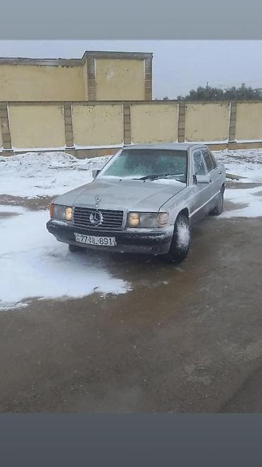 Mercedes-Benz sedan (W201 “190” seriyası) - Kuzov: sedan, gümüşü rəng