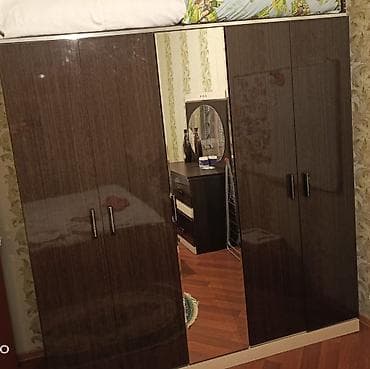 Yataq otağı mebel dəsti Tərkibi: - Dörd qapılı şkaf – ortada böyük lalafo.az -da Yataq otağı mebel dəsti Tərkibi: - Dörd qapılı şkaf – ortada böyük
