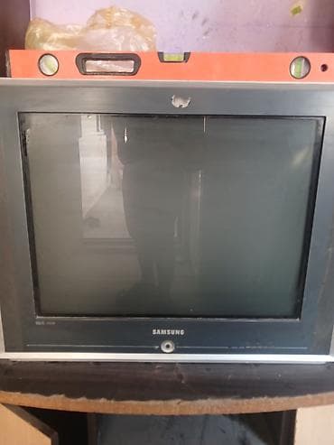 tv box android: Kolleksiya şəklində 3 ədəd köhnə model TV 1) Samsung (gümüş və qara — 1