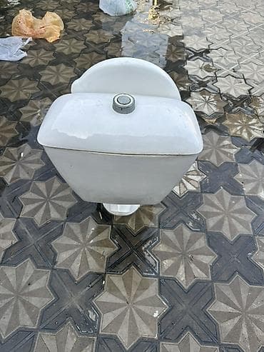 Unitaz – su çəni və oturacaq qapağı ilə birlikdə. Xüsusiyyətlər: - — 3