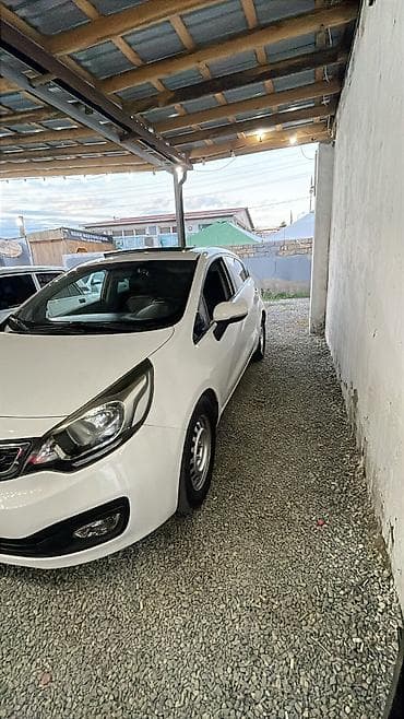 07 stop: Kia Rio: 1.4 l | 2012 il Sedan — 2