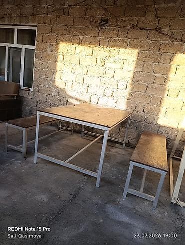 masa və stullar: Metal karkaslı masa və 2 skamya dəsti - Tərkib: 1 ədəd düzbucaqlı — 2