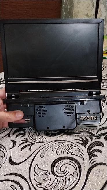 dvd ssd: Daşınan DVD pleyer – qatlanan ekranlı model Xüsusiyyətlər: - Daşınan — 3