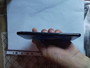 techno spark slim: Smartfon – tam ekranlı, ön kameraya görə ekranın yuxarı mərkəzində — 1