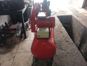 ağcaqanad torları: Sənaye tipli hava kompressoru – qırmızı, şaquli silindrli, təkərli — 2