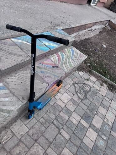 купить трюковой самокат в бишкеке: Freestyle skuter - Rəng və dizayn: Mavi-alüminium gövdə, göy qurşağı — 3