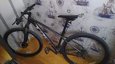 matorlu yesevet: Trek Marlin 5 dağ velosipedi - Çərçivə: yüngül alüminium hardtail — 1