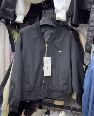 Qara bomber gödəkçə - Klassik, minimal dizayn: yaxasız (ribli) kəsim