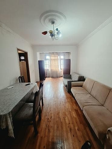 Mənzillər: 7 ci Mikrorayon, keçmiş İnqilab Kinoteatrının, 25 saylı poliklinikanın — 1