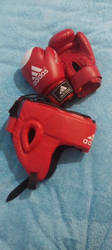 Adidas kikboks dəsti – qırmızı rəng - Dəst: kikboks əlcəkləri və baş
