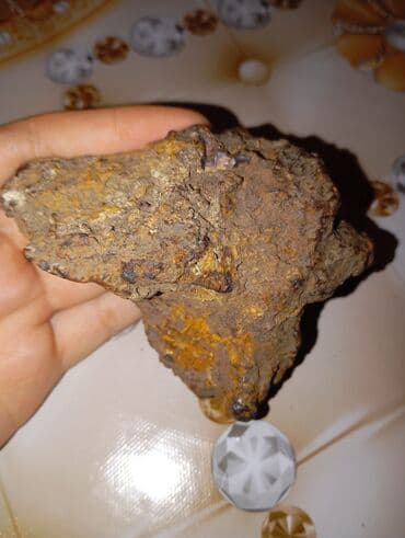 Elektrik malları: Metroit daşı - Görünüş: Qəhvəyi, pas rəngli və sarımtıl tonlarla — 3