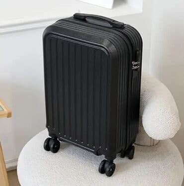 Yeni
Çamadan S ölçü
Reng- Qara
Uzunluq 55 sm
Eni 33 sm
Dərinlik 20 sm