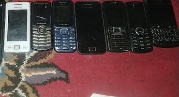 sadə telefon zəngləri: Kolleksiya üçün köhnə model mobil telefonlar dəsti - Markalar: əsasən — 1