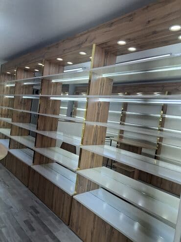 вешалки напольные для одежды оригинальные: Mağaza üçün vitrin və rəf sistemi - İki tərəfli divar boyu modul — 3