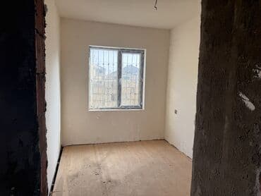 mingecevirde satilan obyektler: Satılır: Həyət evi - Tipləri: 1 mərtəbə, kiçik həyət daxilində — 3