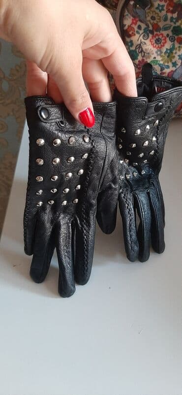 Ici astarlidir istidir ve uzeri deridir 45azn alinib Unvandan goturme