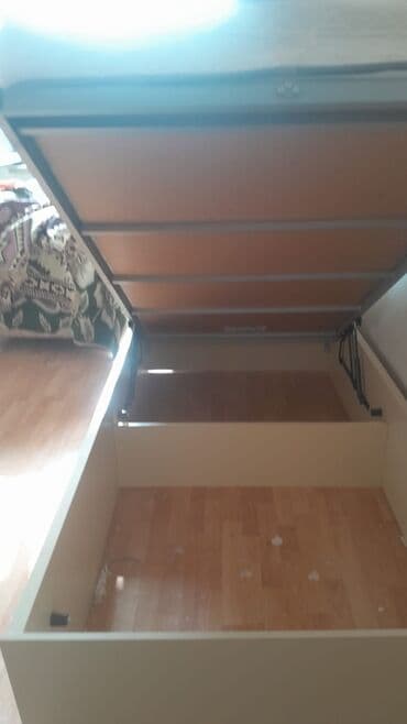 Masalar və oturacaqlar: Təknəfərlik çarpayı, Bazalı, Matras ilə, Siyirməsiz — 2