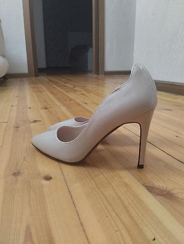 dəvə şubası: Qadın klassik tuflisi – OPIRUS, 35 ölçü - Rəng: açıq bej/nude - — 2