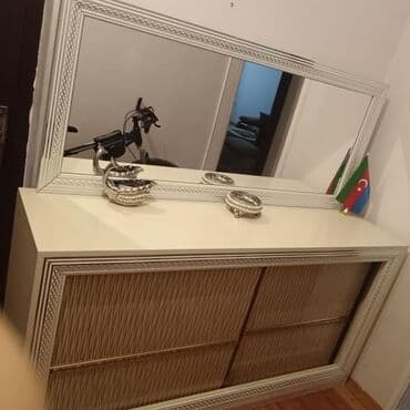 купить трюмо с зеркалом: С зеркалом — 1