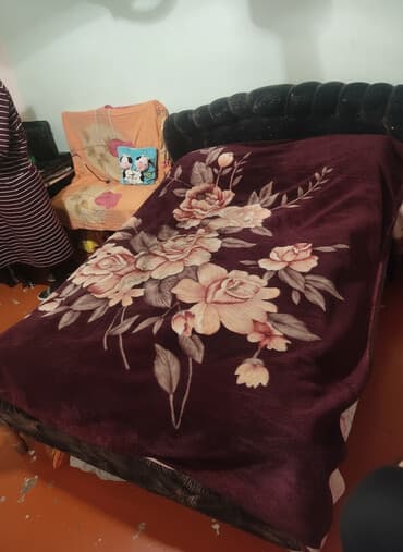 Vazalar: Yataq üçün İşlənmiş Xovlu Yataq örtüyü, Ünvandan götürmə — 1